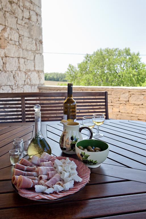 Holiday Home Stancija Becic Mugeba Exterior photo